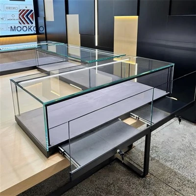 Kiosk trưng bày đồ trang sức bằng thủy tinh