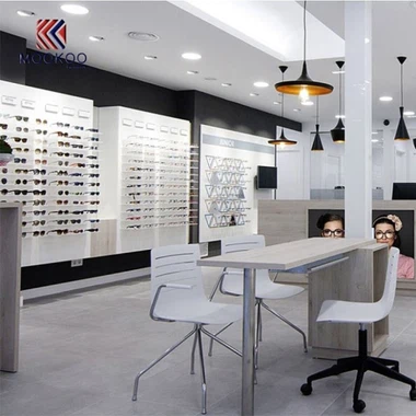 Cửa hàng kính đen và trắng