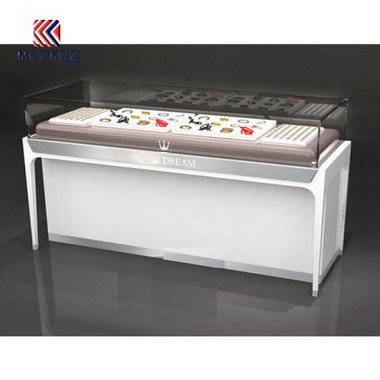 Thiết kế cửa hàng trang sức đơn giản chất lượng cao