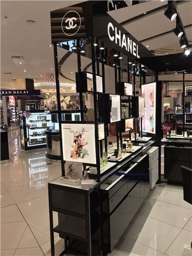 Trưng bày mỹ phẩm Chanel của Mỹ